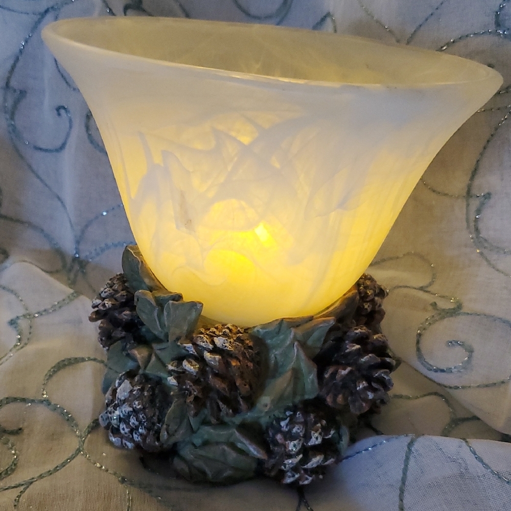 White Swirl Vase with Pinecone Base - Picture 5 of 8